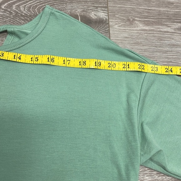 NWT Apana Yoga Long Sleeve Top Back Cutout and Twist Detail Feldspar Green M - Picture 6 of 16